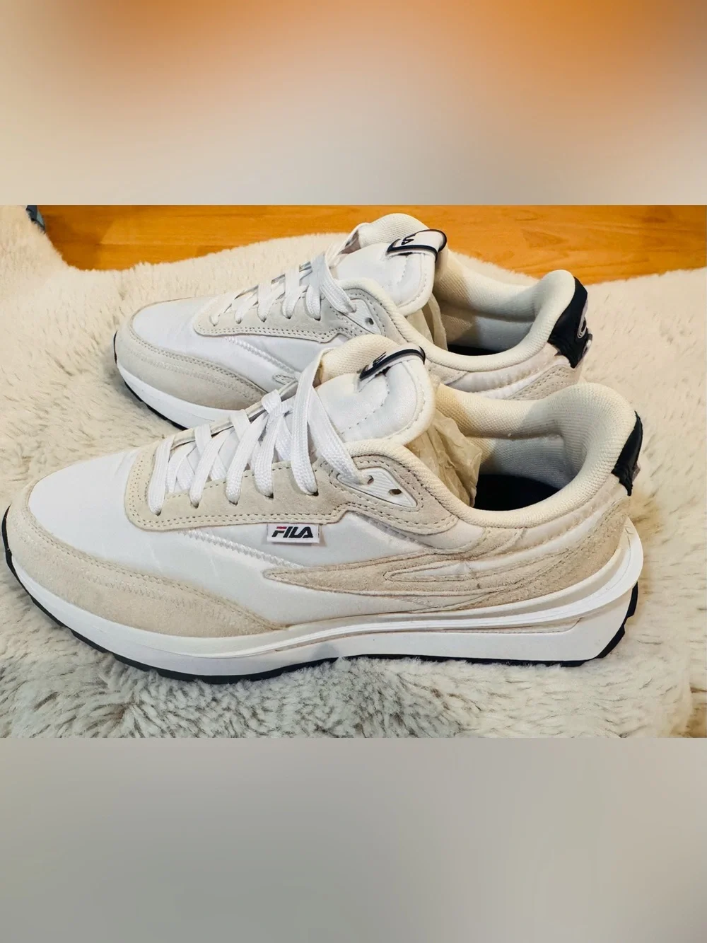FILA Women's Renno White/Cream Low-Top Retro Runner Sneakers 7.5